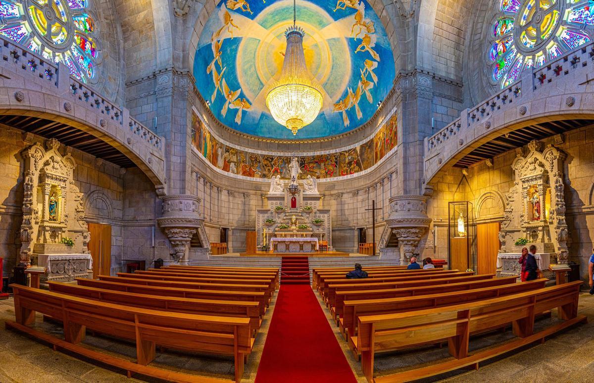 Interior del tempo dedicado a Santa Lucía y al Sagrado Corazón de Jesús.