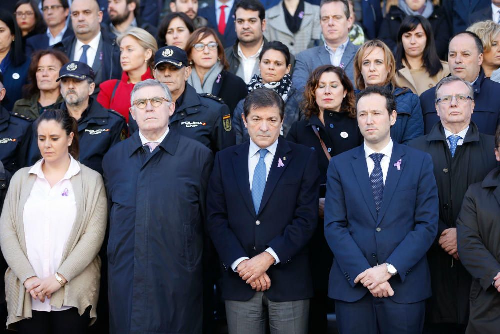 Concentración contra la violencia machista ante la Presidencia del Principado