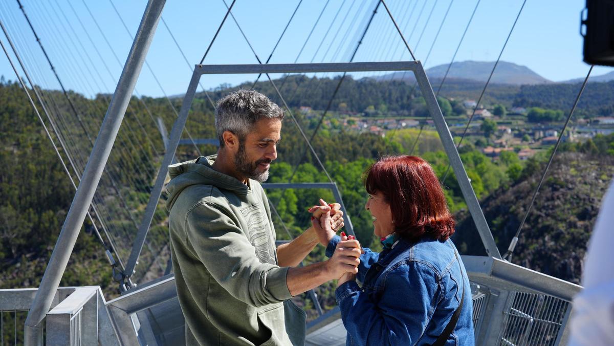 Roberto Leal y su madre, Mercedes Guillén, en 'Nos vamos de madre'