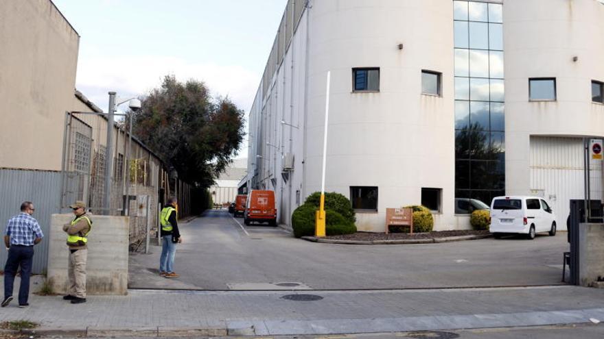 La Guàrdia Civil escorcolla la seu d&#039;Unipost a l&#039;Hospitalet de Llobregat pel referèndum de l&#039;1-O