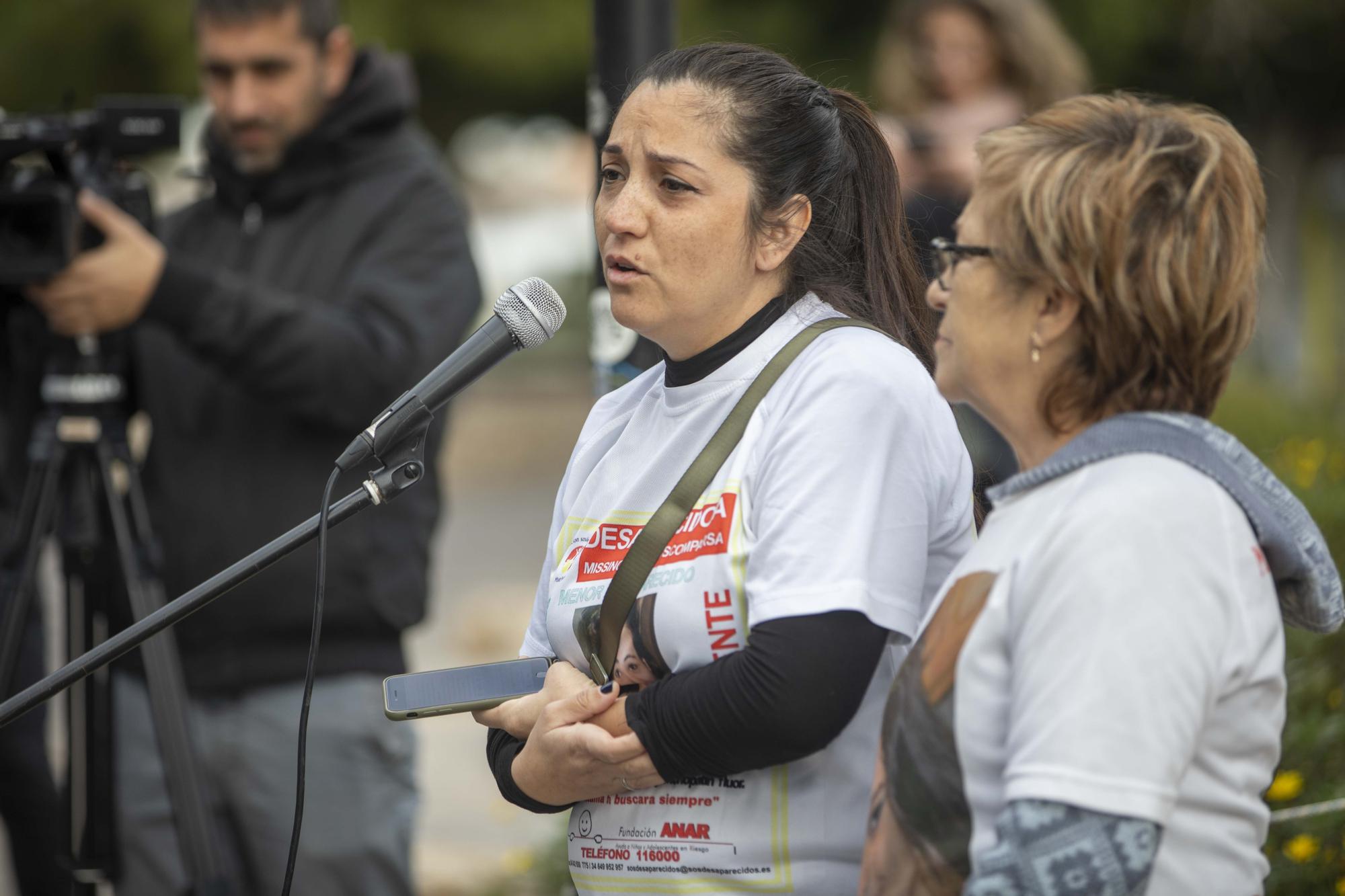 Nueve años sin Malén: medio centenar de personas arropan a su madre