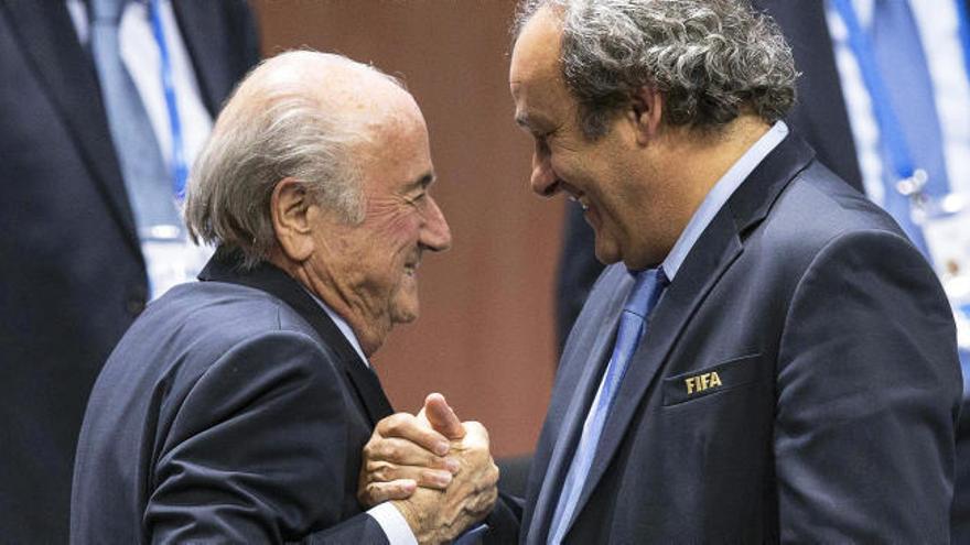 Blatter y Platini, sancionados ocho años