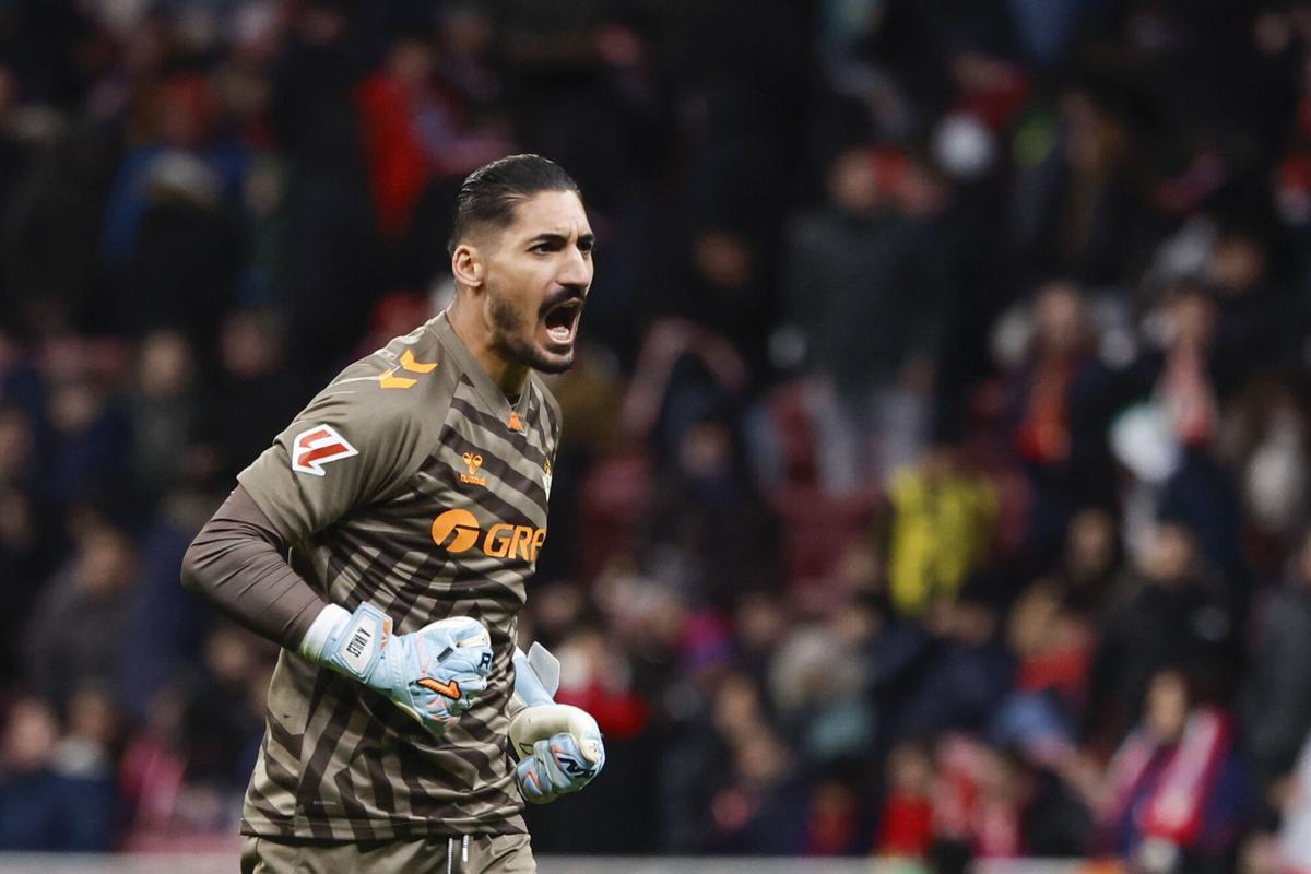 Álvaro Vallés celebra la victoria del Betis en el Metropolitano ante el Atlético de Madrid en la jornada 23 de LaLiga