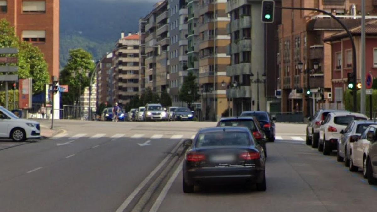 Trifulca en un garaje de Oviedo: un hombre de 77 años grave en el HUCA tras ser golpeado por una plaza de aparcamiento