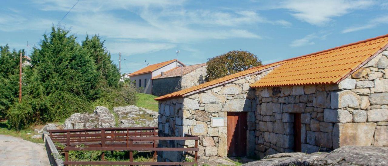 Los molinos de Currás serán una de las paradas obligatorias en la futura senda.