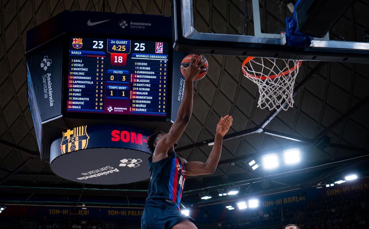 Nnaji, volando en el Palau ante el Obradoiro