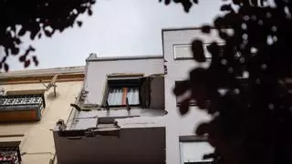 Cae el balcón de un quinto piso en Zaragoza: "Ha sido una suerte enorme que no hubiera ningún muerto"