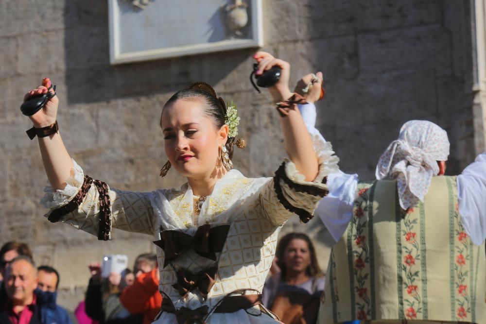 Danzas populares en el entorno de la Lonja