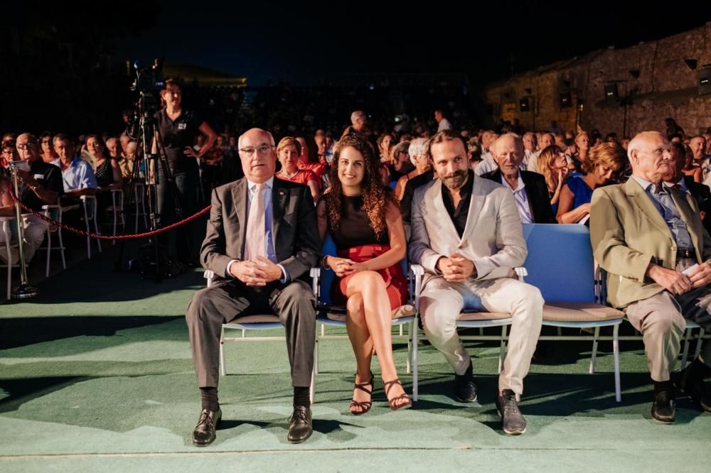 La participación de los coros locales protagonizó la gala de clausura del Certamen Internacional de Habaneras y Polifonía de Torrevieja