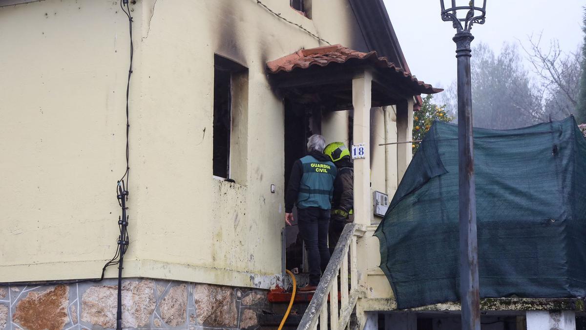 Vivienda en la que se originó el incendio esta mañana.