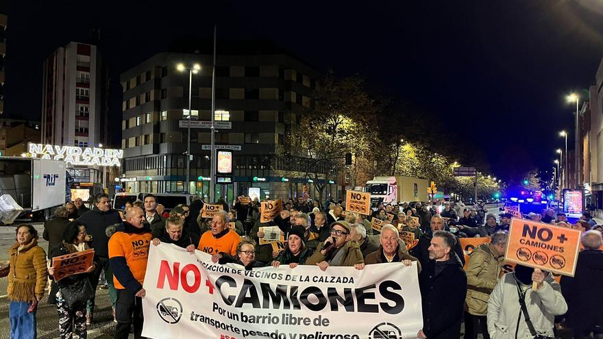 VÍDEO: La zona oeste vuelve a protestar contra el tráfico pesado en Príncipe de Asturias