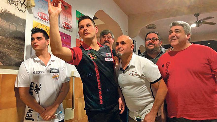 Antonio Alcinas vertritt Mallorca bei der Dart-WM