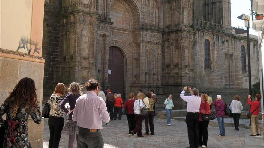 El número de turistas en verano en Plasencia aumenta un 37% en dos años