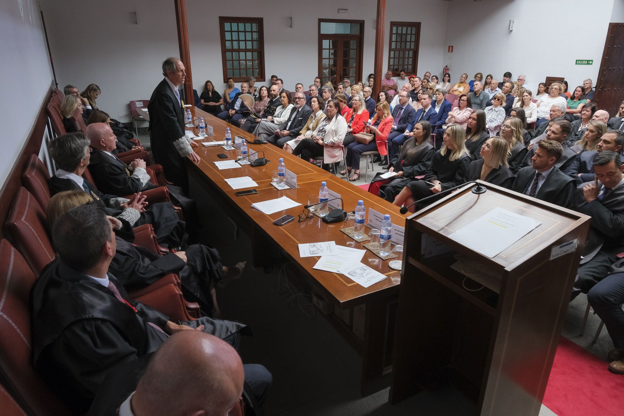 Jura de letrados y entrega de medallas al mérito profesional
