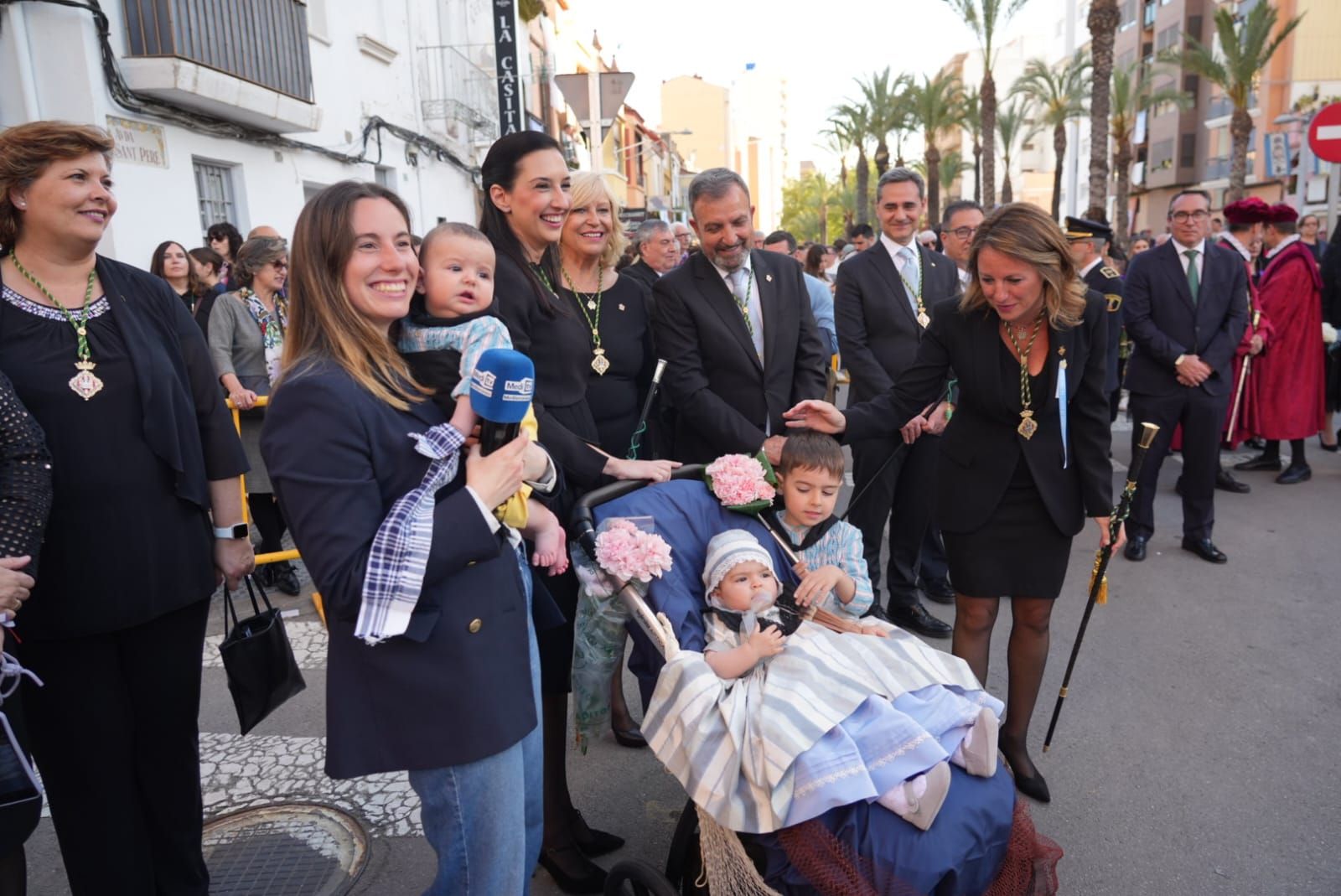 Galería de imágenes: La Virgen del Lledó llega a la plaza de la Virgen del Carmen en el Gau