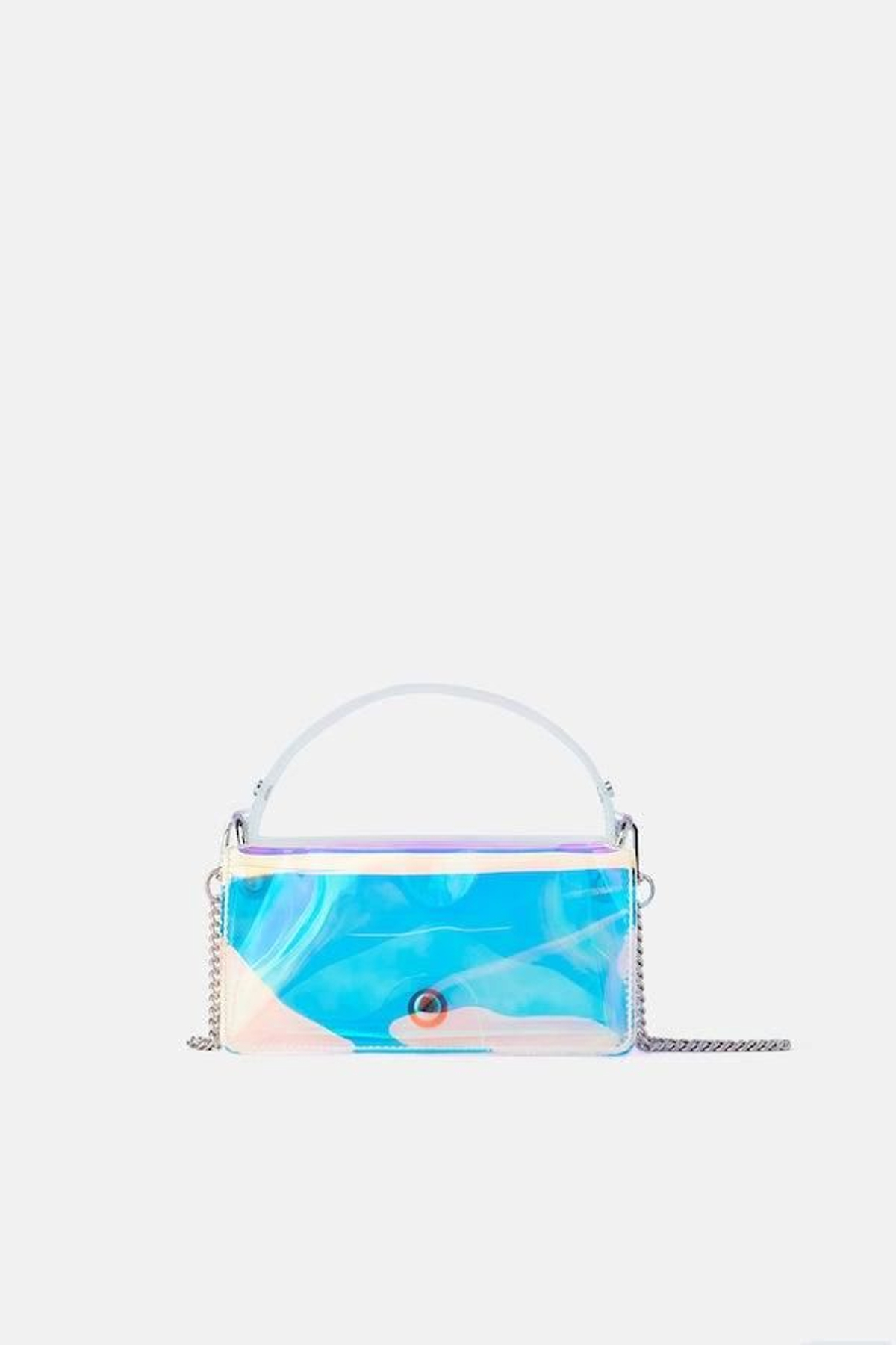 Bolso en PVC con cadena, de Zara