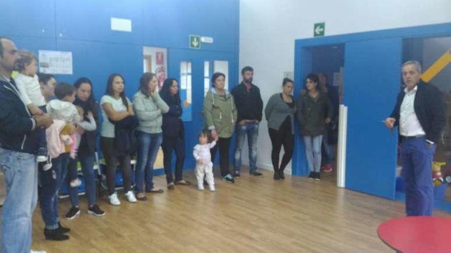 Balseiros se reunió ayer con los padres en ambos centros.