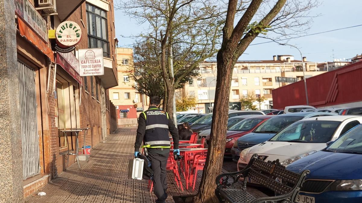 La Policía Judicial ha estado esta mañana en los dos establecimientos.