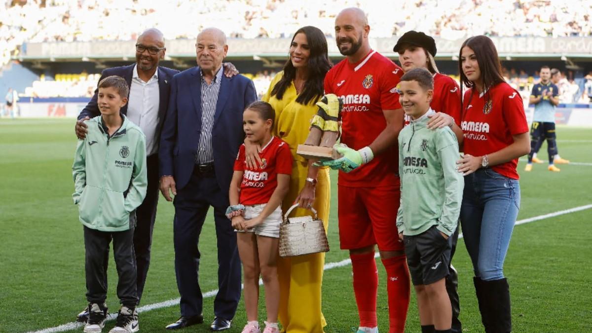 El Villarreal homenaje a Pepe Reina... ¡Por sus 1000 partidos como profesional groguet!