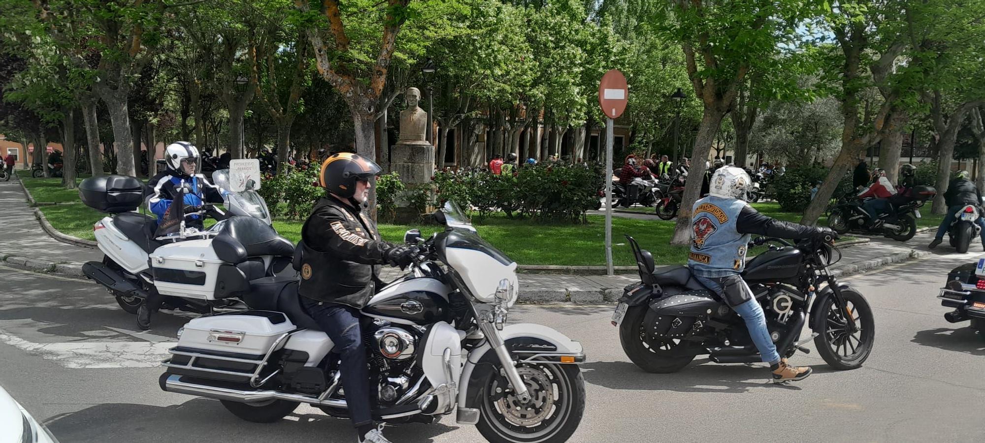 GALERÍA | La ruta de &quot;Moteros de Nevera&quot; de Fuentelapeña hace parada en Toro