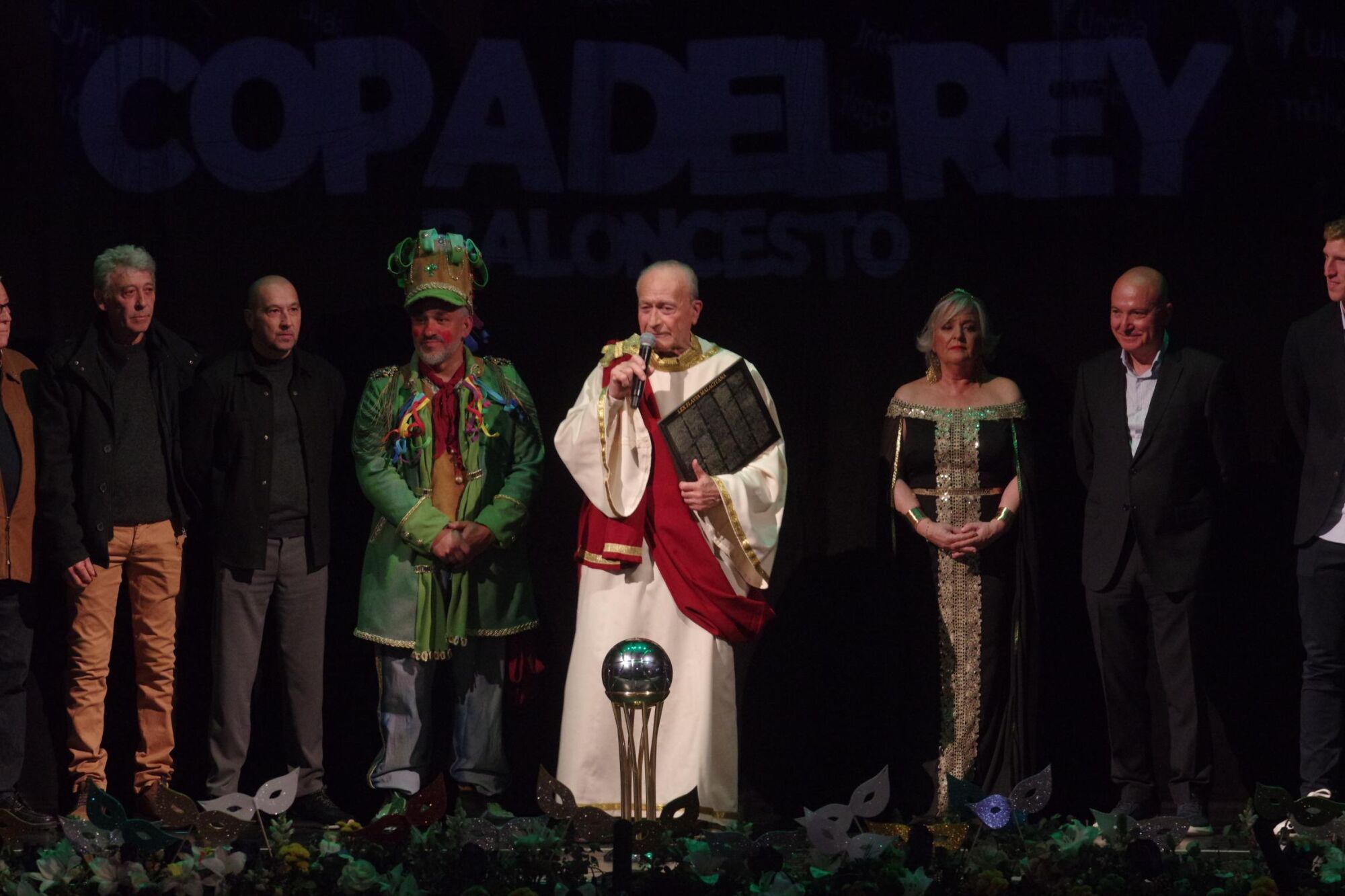 El Carnaval de Málaga se prepara para su gran final y a su photocall han asistido, entre otros, el alcalde de Málaga, Pedro Aparicio, y diferentes personalidades de la ciudad.
