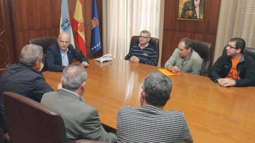 Baltar recibió, ayer, al comité de empresa en la Diputación.  // Iñaki Osorio