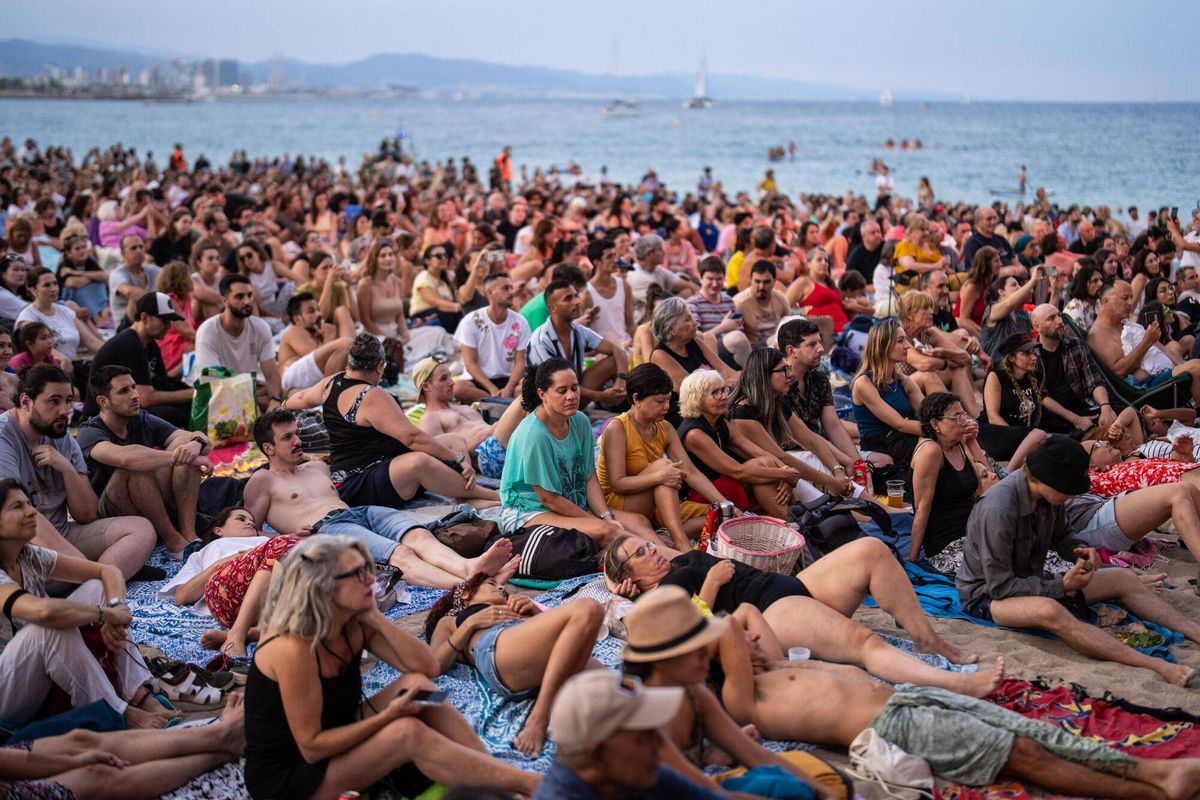 Más de 30.000 personas vibran en el segundo día de Clàssica a la Platja en la Barceloneta