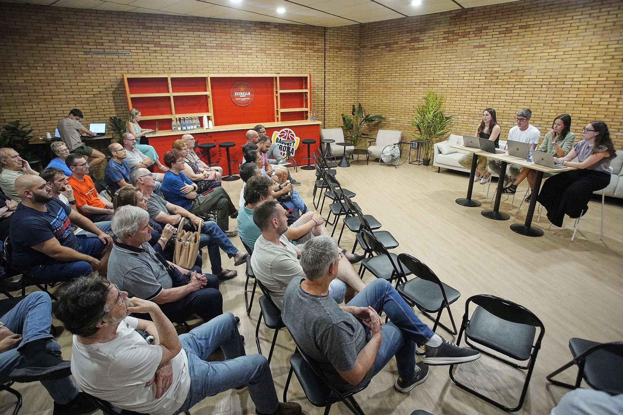 Les fotos de la sessió oberta d’atenció a l’abonat del Bàsquet Girona