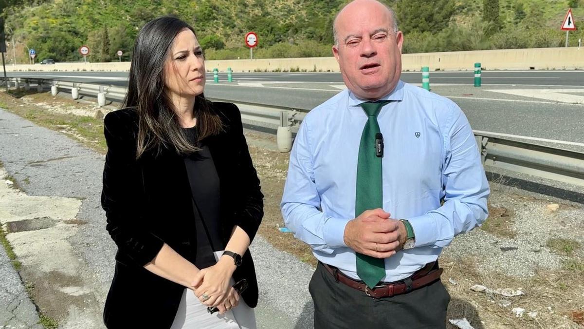 El alcalde de Antequera, en la autovía A-45.