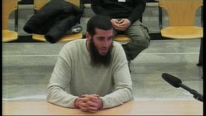 L’espanyol convertit a l’islam Jacob Orellana, àlies ’Yacoub’, acusat d’integració al Daesh, ha negat avui en el judici pertànyer a cap cèl·lula gihadista i haver planejat atemptats a Barcelona.