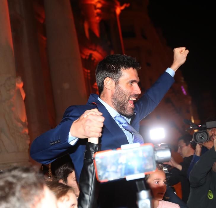 Celebración del triunfo en la Eurocup del Valencia Basket en València