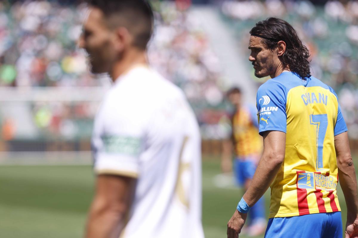 Cavani en el Estadio Martinez Valero. Elche CF - Valencia CF . Partido de Liga.