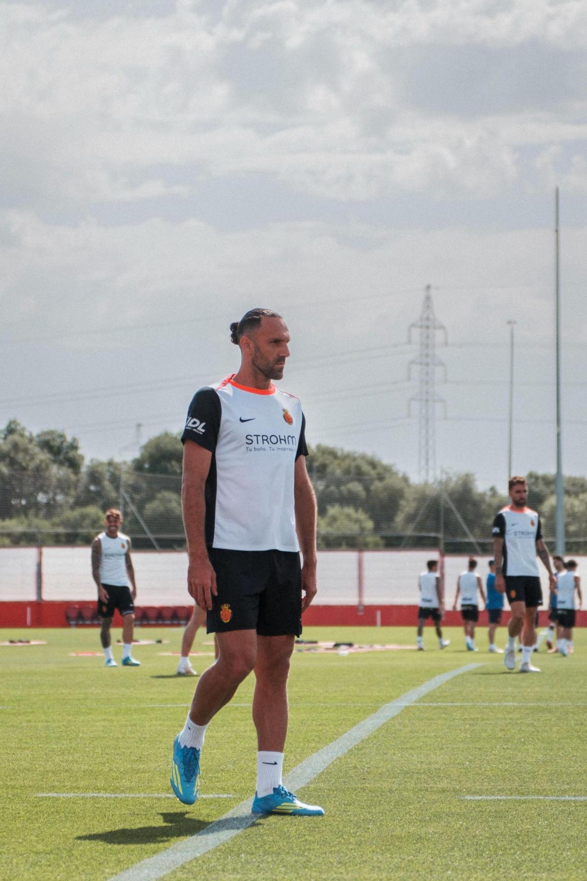 Muriqi, durante el entrenamiento de ayer, en Son Bibiloni.
