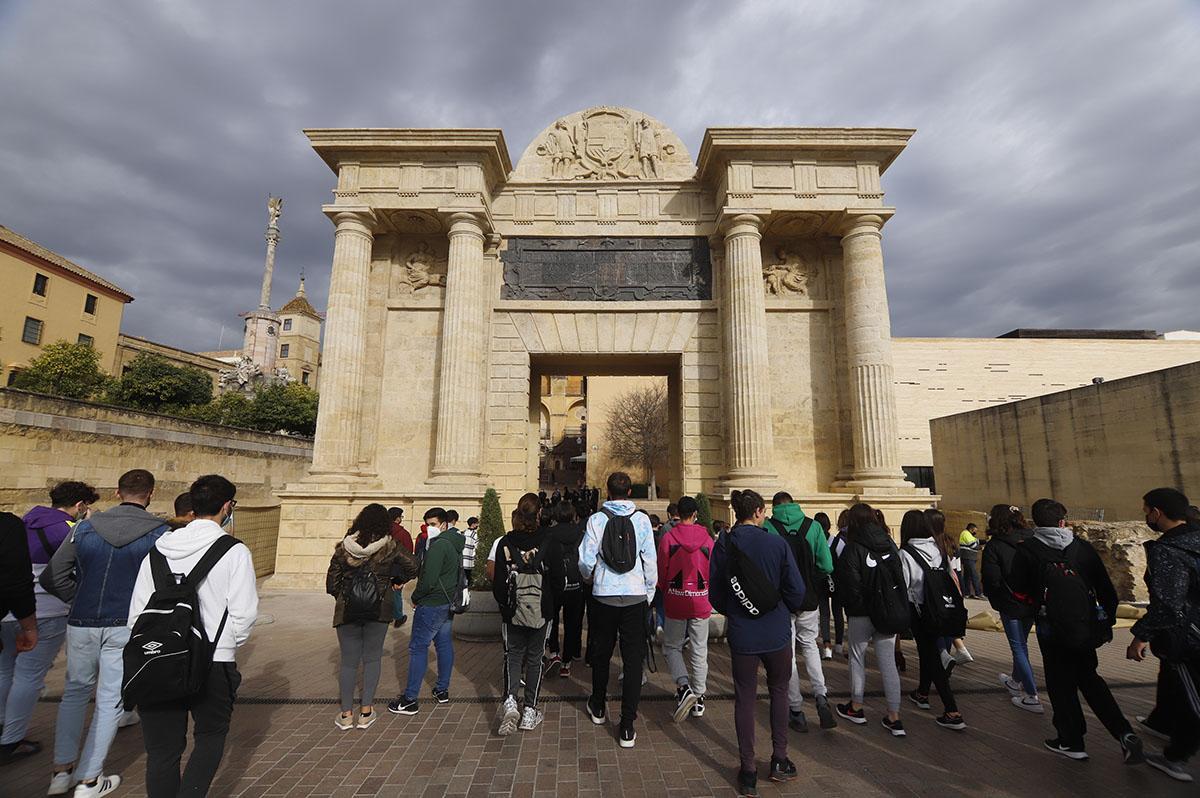 En imágenes el fin de la restauración de la Puerta del Puente En imágenes el fin de la restauración de la Puerta del Puente