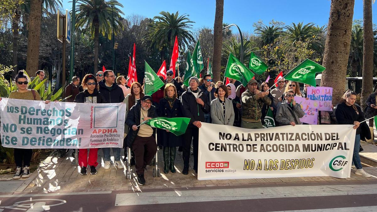 Manifestación de los trabajadores del albrgue municipal.