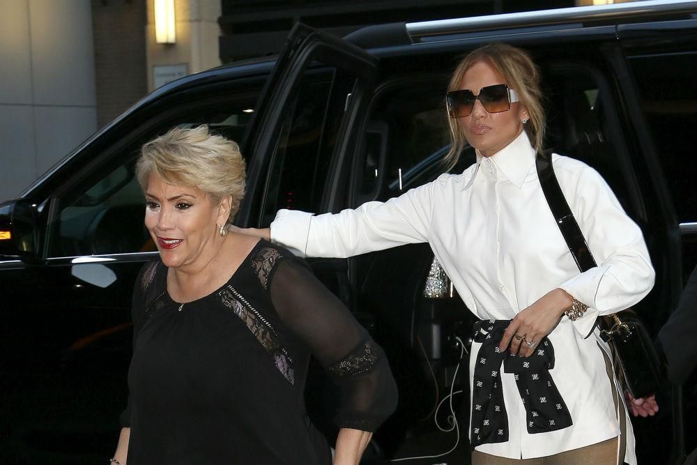 Jennifer López junto a su madre por las calles de Nueva York