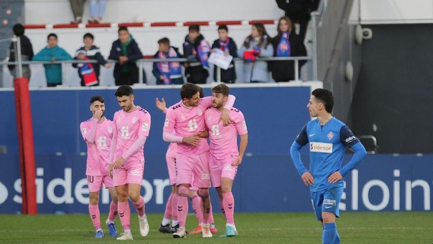 Estévez: «El Eldense sabe sufrir y los cambios han resultado determinantes para ganar al Amorebieta»