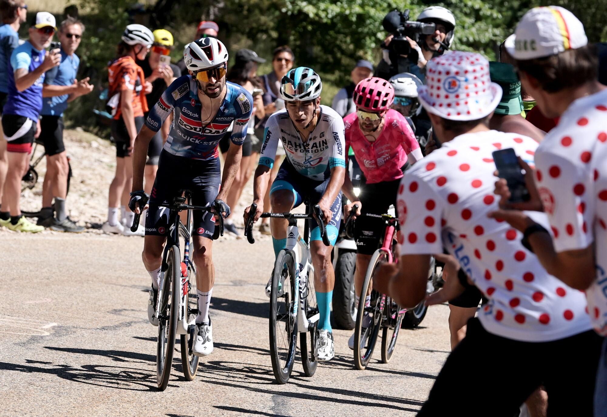 Mont Ventoux (France), 22/07/2025.- French rider Valentin Paret-Peintre (L) of Soudal Quick-Step team goes up Mount Ventoux during the 16th stage of the Tour de France cycling race over 171.5km from Montpellier to Mont Ventoux, France, 22 July 2025. (Ciclismo, Francia) EFE/EPA/CHRISTOPHE PETIT TESSON