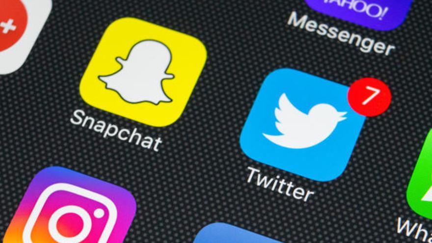 Los logos de las apps de Twitter y Snapchat.