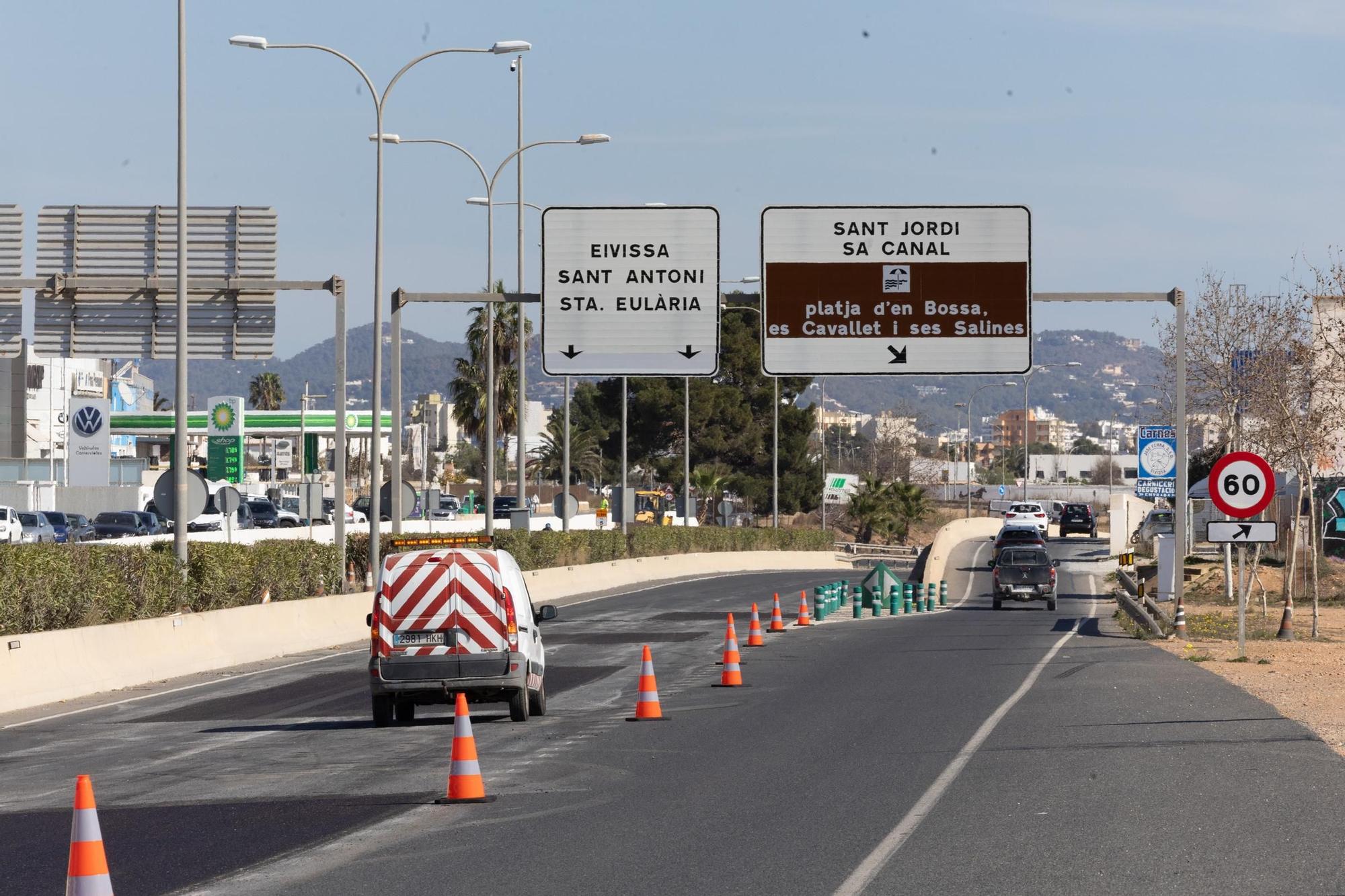 Galería: Atasco en la carretera del aeropuerto de Ibiza por las obras