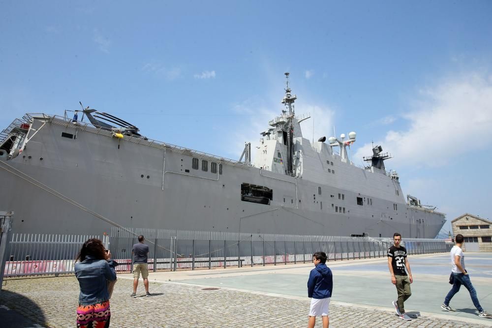 Descubre por dentro el portaaviones ''Juan Carlos I'', atracado en Vigo. // Marta G. Brea