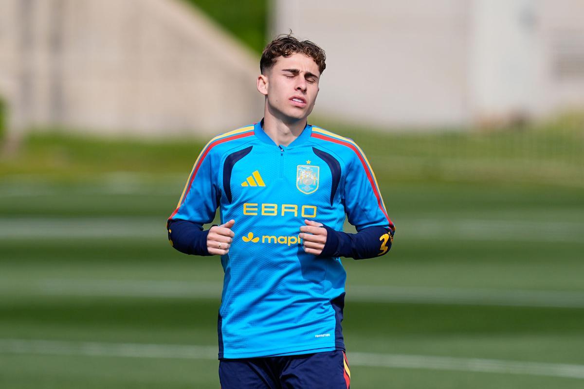 Fermin Lopez en el entrenamiento con España