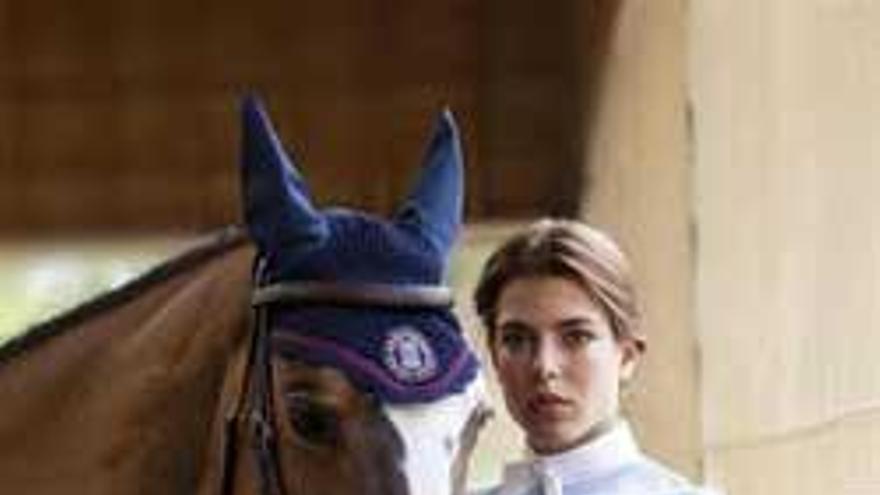 Carlota Casiraghi. / gucci