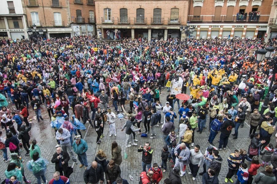 La lluvia no restó ambiente a la petición del Toro