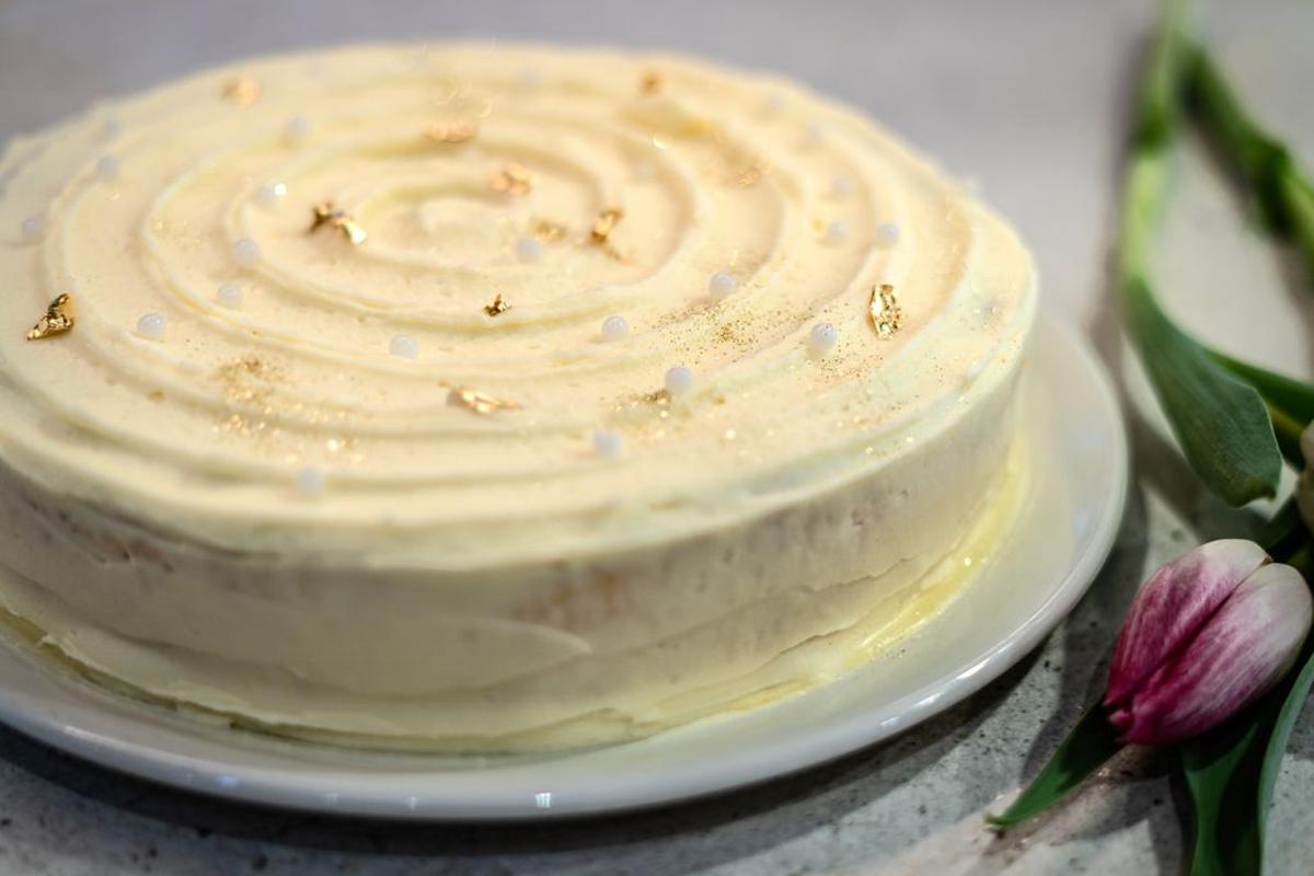 La pastelería Caracola, conocida en Madrid por sus propuestas dulces con identidad propia, presenta la ‘Holy Cheesecake’