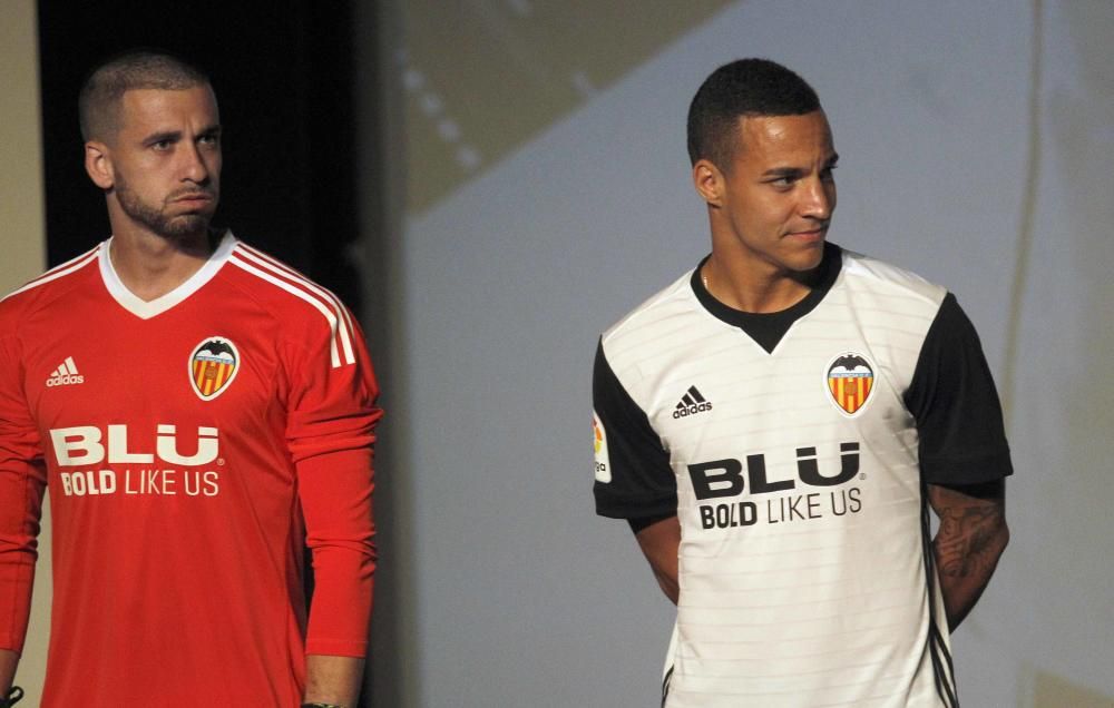 Así son las nuevas camisetas del Valencia CF