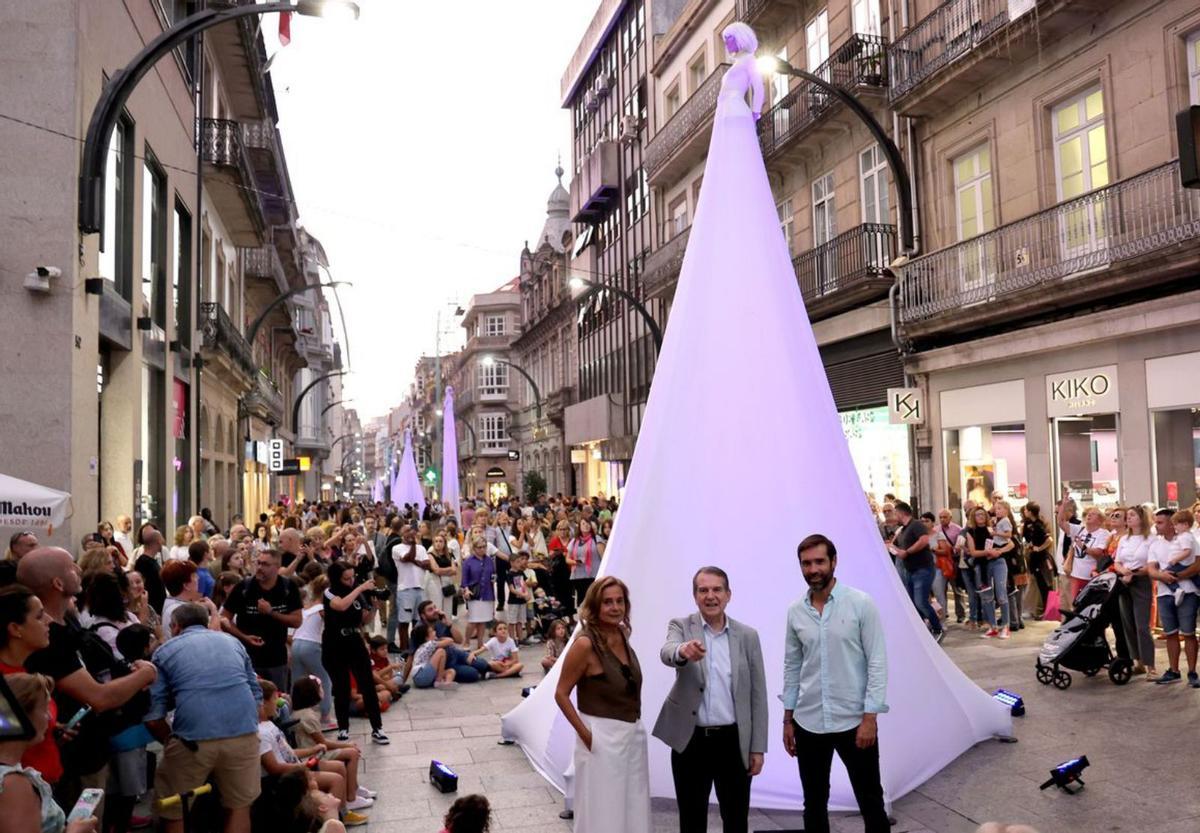 Carmela Silva, Abel Caballero
y Gorka Gómez, en el arraque
del  VigoCultura. // José Lores