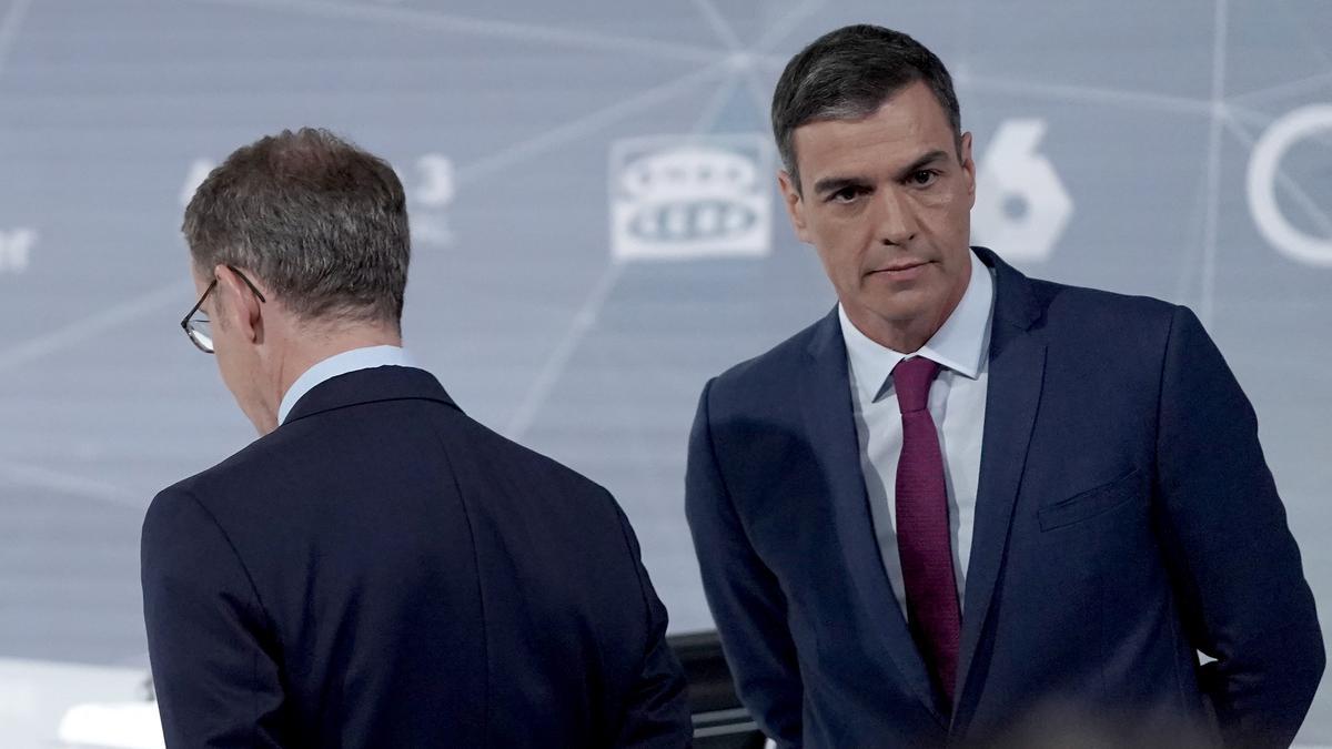 Alberto Núñez Feijóo y Pedro sánchez, antes del debate.