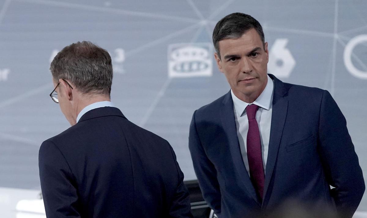 Alberto Núñez Feijóo y Pedro Sánchez, antes del debate.