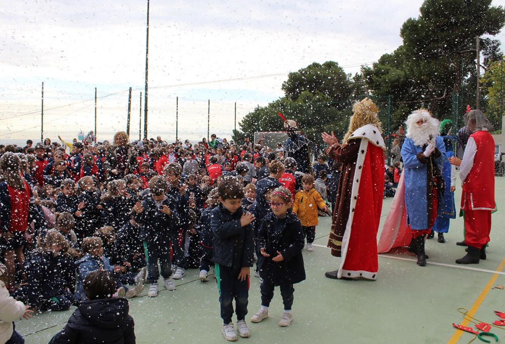 Los Reyes Magos visitan el colegio de Las Esclavas